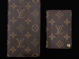 deux portefeuilles Louis Vuitton, un marron et un marron