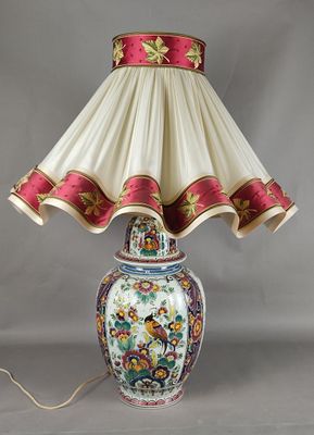 DELFT. Grande lampe en céramique figurant un pot couvert, à … - Photo 1