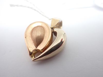 Important pendentif cœur en or, poids 7,3g, H. avec bélière 3,3cm - Photo 1