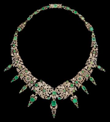 un collier en émeraudes et diamants issu de la collection