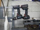 deux outils posés sur un établi