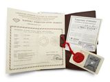 un passeport portant un cachet de cire rouge