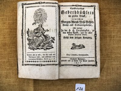 un vieux livre sur lequel est représenté un homme assis