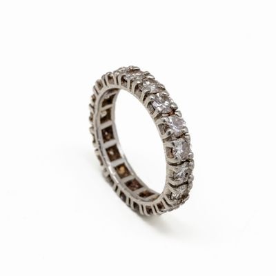 Alliance américaine en or gris et diamants,