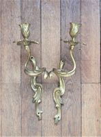 PAIRE D'APPLIQUES à un bras de lumière en bronze ciselé et d…
