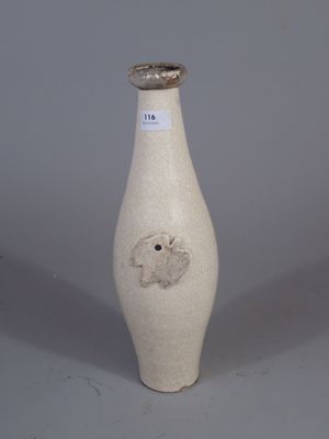 Vase en céramique émaillée crème craquelée de forme balustre…