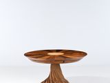 une image représentant une table en bois sur laquelle est posé un bol