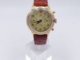une photo d'une montre-bracelet en or avec un bracelet en cuir marron
