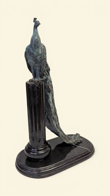 Anonyme "Paon juché sur une colonne"