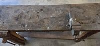 Établi ancien en bois avec 2 étaux dont 1 de L : 30 cm, 2 ti… (photo 4)
