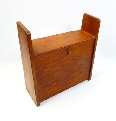 a small wooden box that has a handle on it