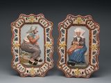 paire de plaques en porcelaine peintes représentant un homme et une femme