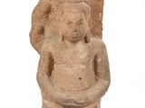 statue d'un Bouddha assis sur un socle noir