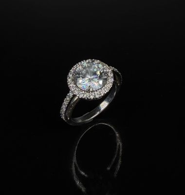 BURMA Bague en argent ornée d'une pierre blanche d'imitation…