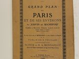 un vieux livre avec un titre en noir et blanc