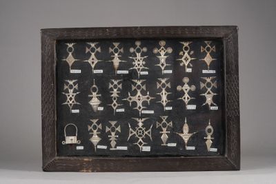 Ensemble de 21 Médailles en Argent Touareg - Objets d'Art & Curiosités