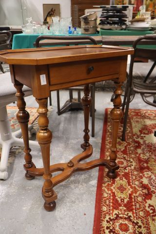 Table travailleuse moderne. H 78 L 65 l 40 cm