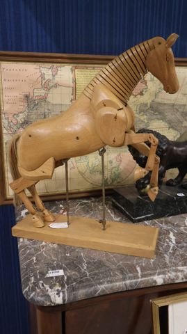 Mannequin de peintre en forme de cheval articulé en bois