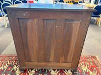 Buffet bas, en bois verni et laque, Travail Anglais style Ch… (photo 6)
