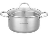 une grande cocotte en acier inoxydable avec des poignées, sur fond blanc