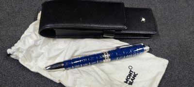 a pen and a wallet on the floor next to it
