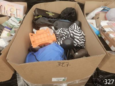 une boîte en carton remplie de différents types d'objets