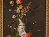 tableau représentant un vase de fleurs posé sur une table, avec un papillon