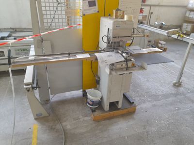 a picture of a machine that is cutting a piece of wood