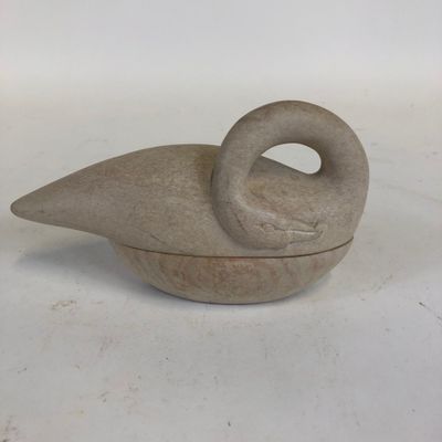 Pot couvert en forme de canard en pierre reconstituée - H.