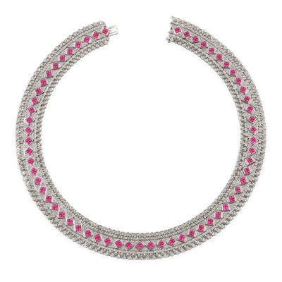 Travail contemporain Collier collerette articulé en or gris …