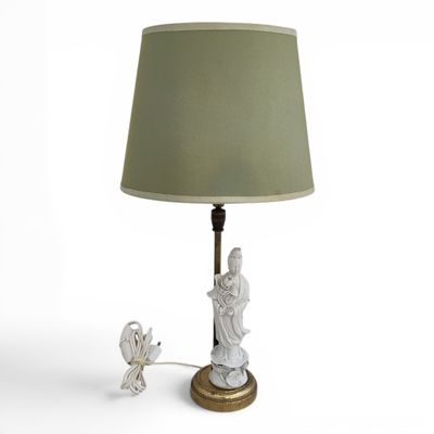 an image of a lamp with a bird on it and a lamp shade on it