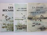 trois livres sur fond blanc, avec une image de canards volant au-dessus de l'eau