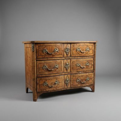 Petite commode dite "Mazarine" à dessus bois de forme mouvem…