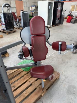an image of a gym equipment sitting on a pallet