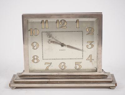 Pendulette 1940 en métal chromé "Eight days".
