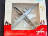 une boîte contenant une maquette d'avion