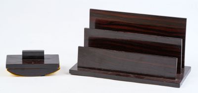 Porte-lettre et porte-buvard en bois.