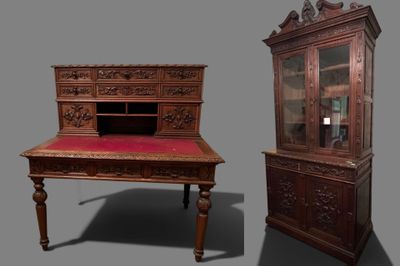 deux meubles posés sur une table