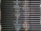 crayons à sourcils Chanel dans différentes nuances de marron et de noir