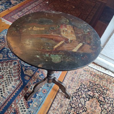 Guéridon peint , diam 55.5 H 71, Enlèvement sur place à Bret…