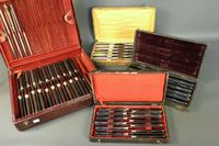 Lot de quatre coffrets comprenant : - Coffret de douze coute…