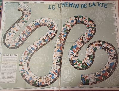 un livre sur lequel figure l'image d'un serpent et un serpent