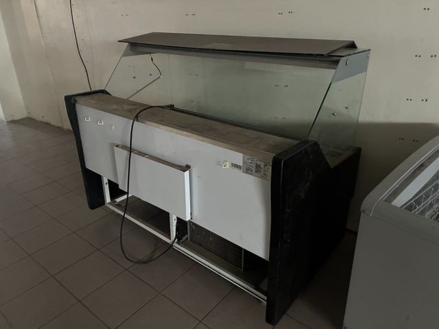 Vitrine réfrigérée groupe logé service arrière LMC Eurocold. 160 ...