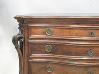 Commode en bois mouluré, sculpté et placage, l'avant du plat… (photo 2)