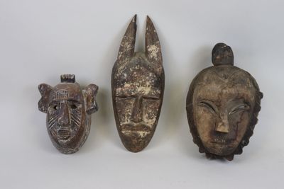 Lot de trois masques dans le goût des masques Kpelié, Senouf…