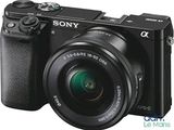 Le Sony QX est un appareil photo compact équipé d'un objectif grand angle.