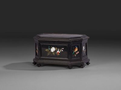 Très beau coffret à bijoux de forme octogonale en ébène, boi…