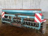 une image représentant un tracteur équipé d'une charrue