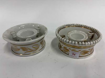 paire de cendriers en porcelaine à motifs dorés et blancs