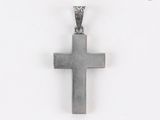 une photo d'une croix en argent sertie d'un diamant